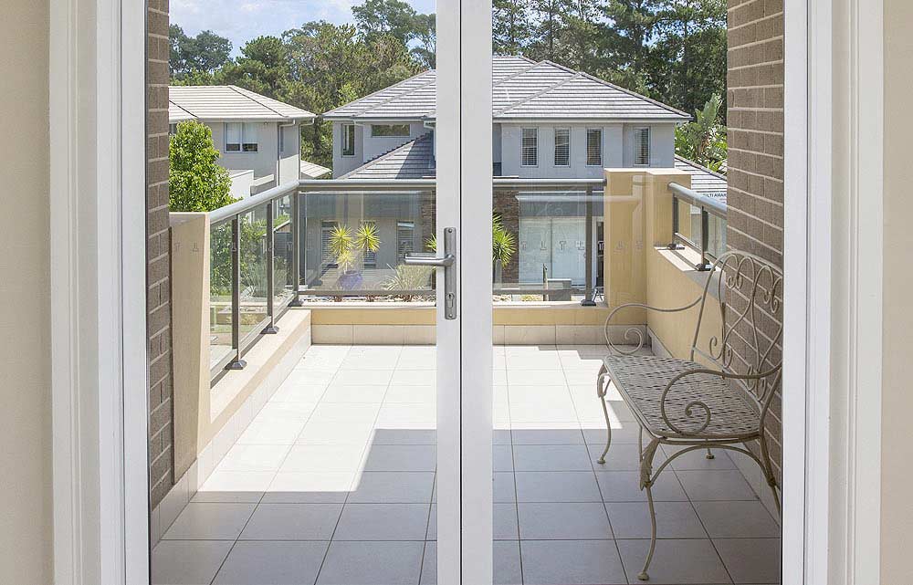 Aluminium hinged door